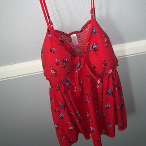 Floral tank top! 🌸🌼